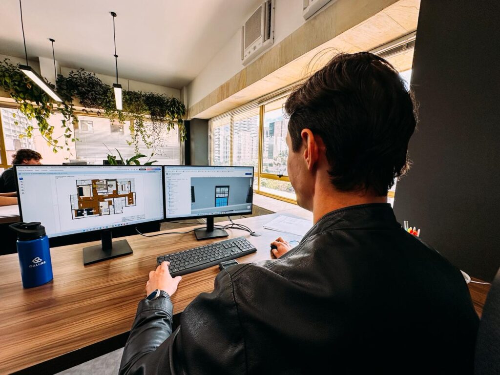 engenheiros utilizando softwares BIM 2026 em projetos da Calure